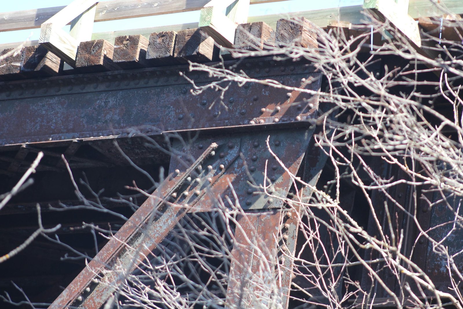 Upper angle connection